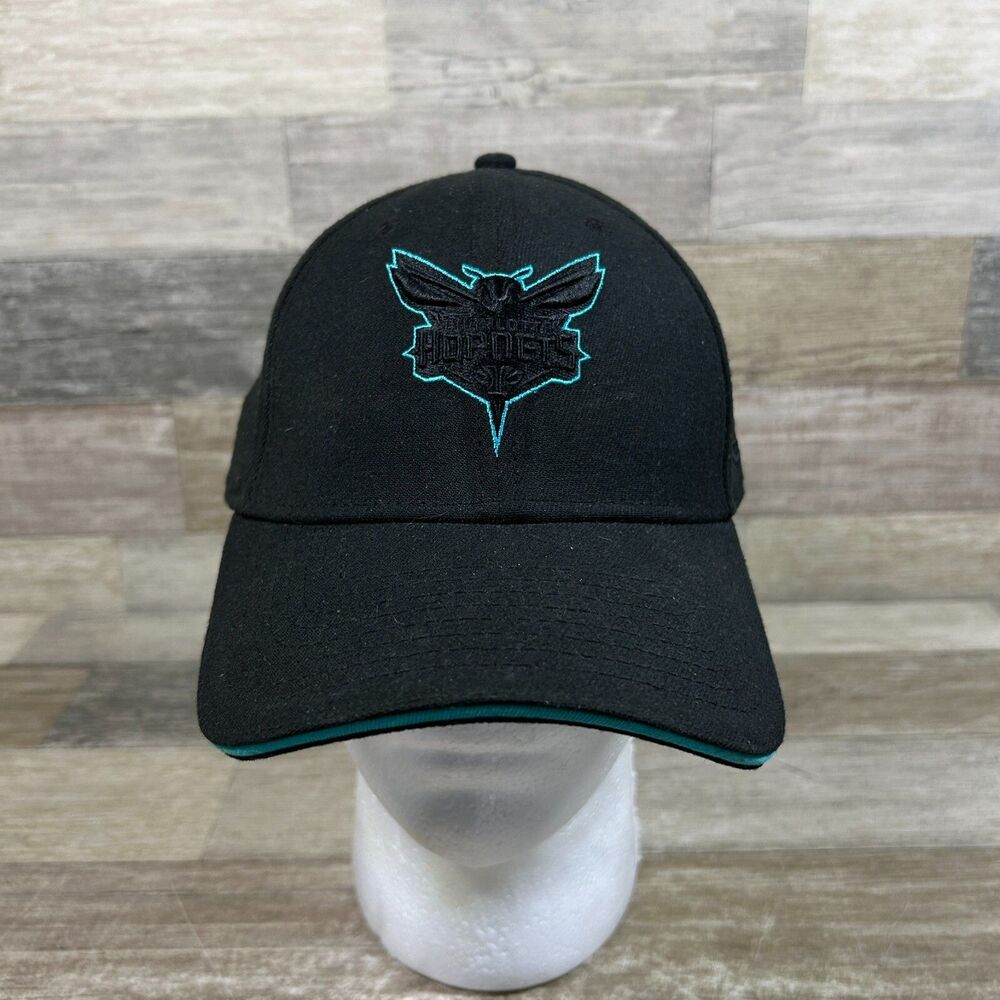 Charlotte Hornets Fitted Hat Mens Medium-Large Black Embroidered NBA Cap New Era